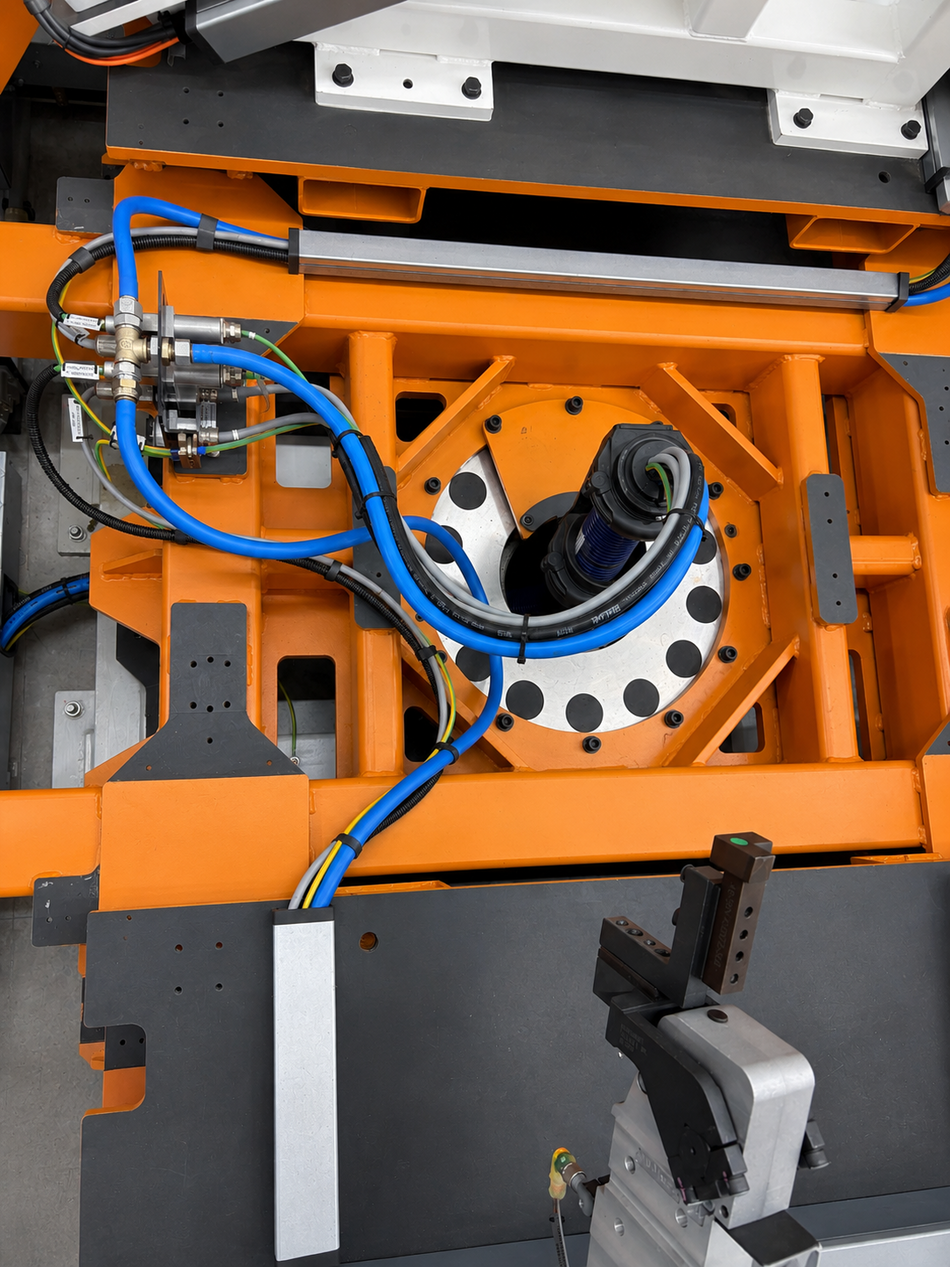 Rotary Table Dresspack with Electrical and Pneumatic Connections BizLink rotary table dresspack featuring electrical connectors, pneumatic hoses, and an interconnection plate for reliable media supply in an automotive body shop.